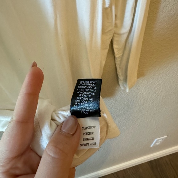 Torrid white Super soft crew neck long sleeve tee. Size 3 - Picture 10 of 10